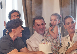 La emoción de Martin Berasategi en el homenaje de 'MasterChef Celebrity' en San Sebastián