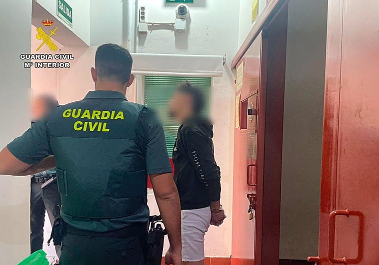 La Guardia Civil detiene a un vecino de Ermua con 69 gramos de speed en un control de carretera