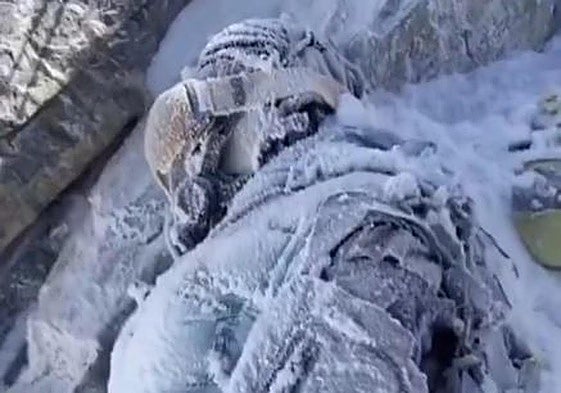 Hallan otro cuerpo en el Everest: un alpinista congelado durante décadas, ahora descubierto por el deshielo