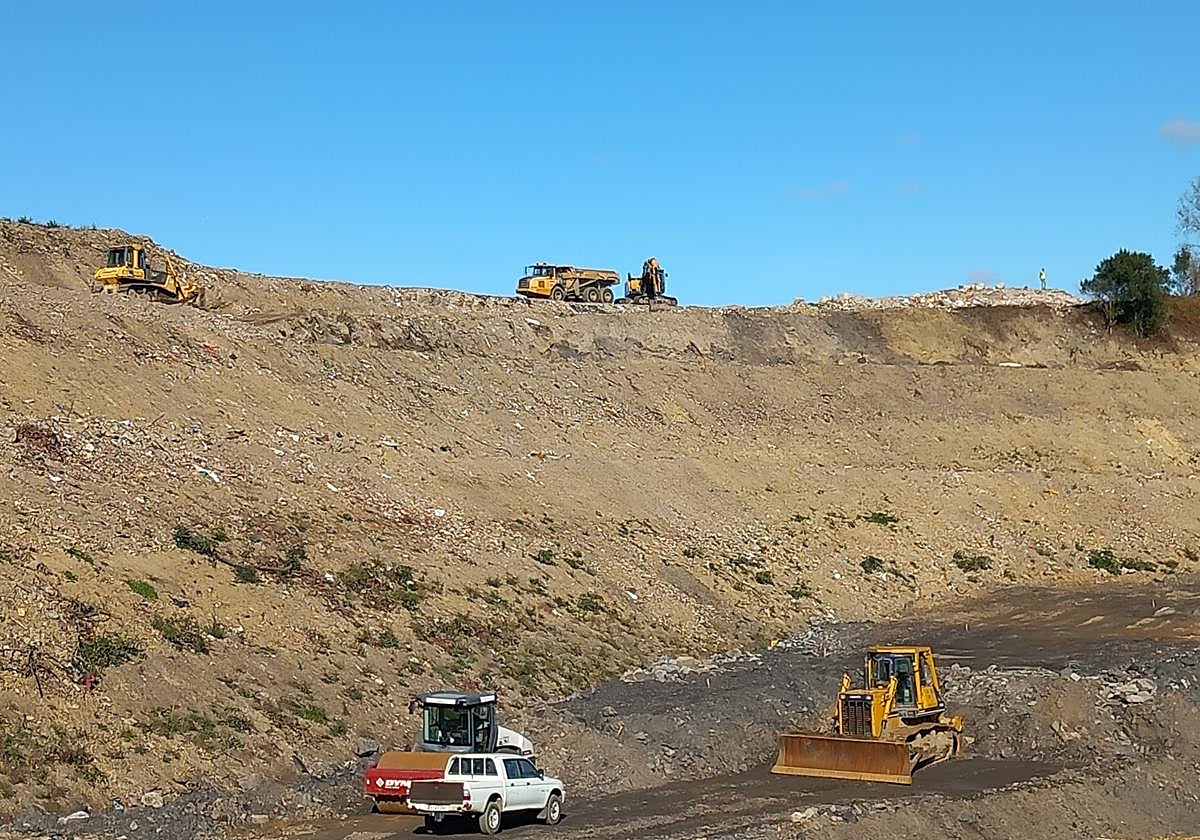 Las obras de estabilización del vertedero arrancaron en enero.