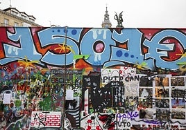 Estos son los grafitis del muro rojo de Vitoria