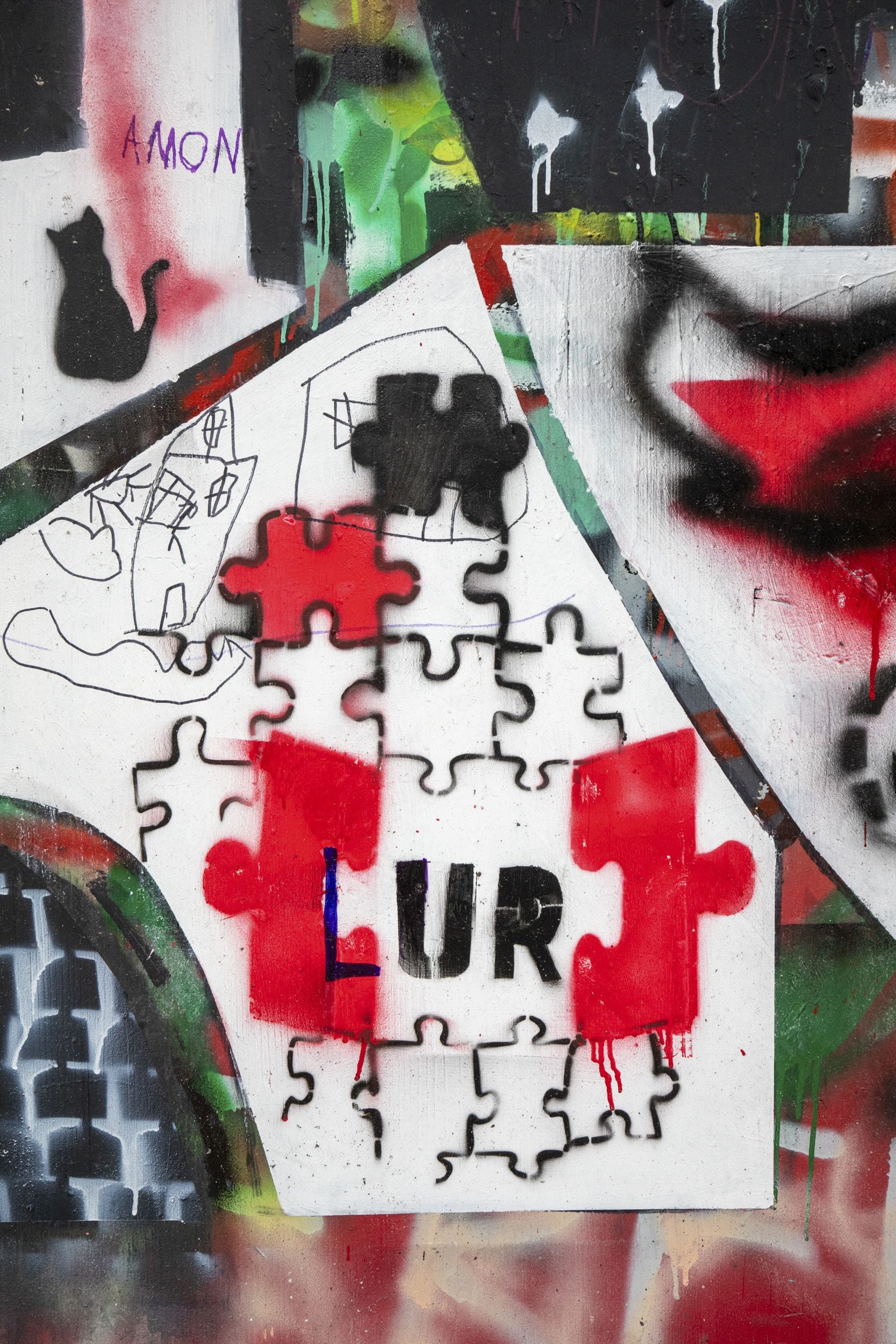 Estos son los grafitis del muro rojo de Vitoria