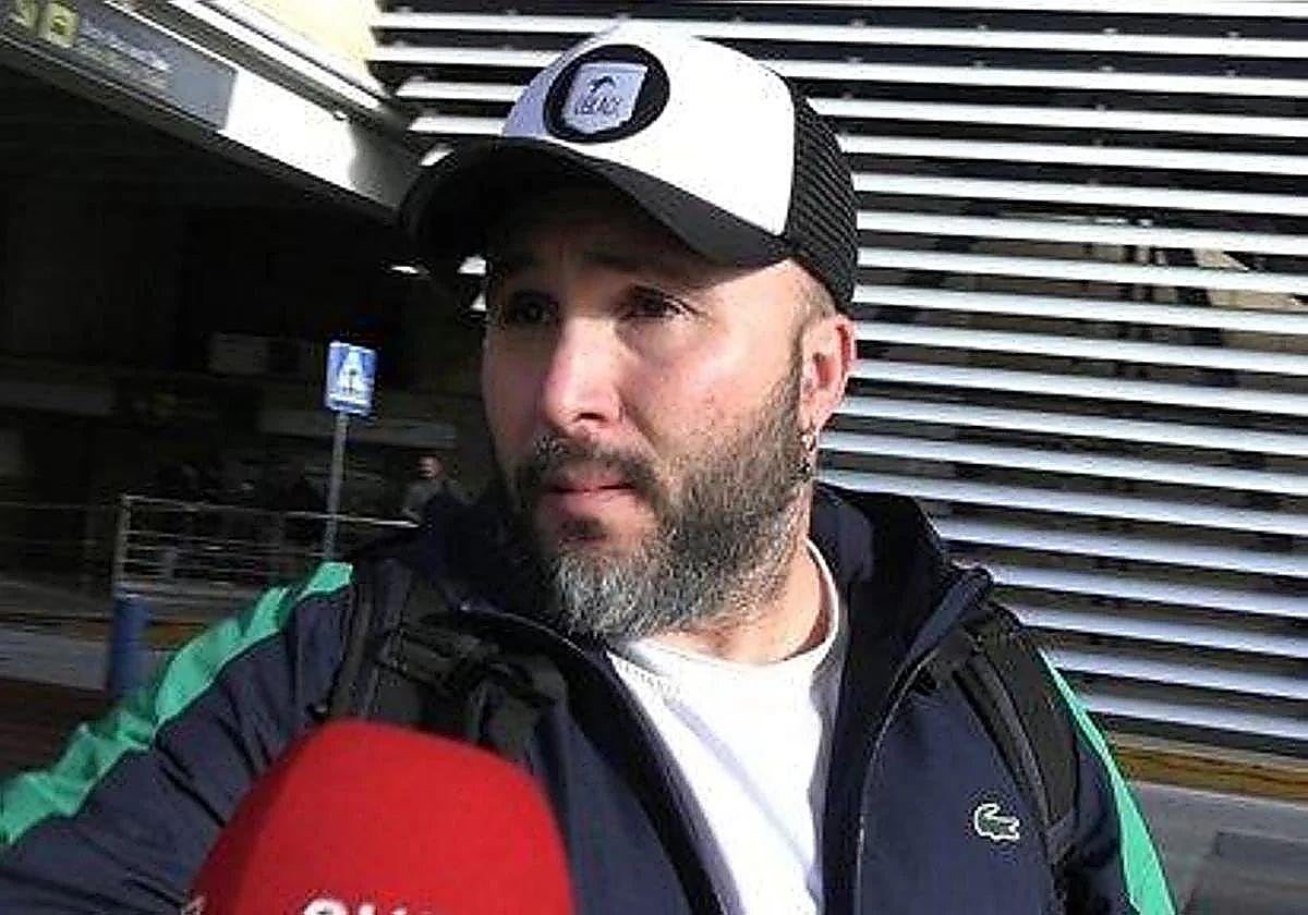 Kiko Rivera, fotografiado paseando con una mujer por Sevilla: ¿tiene nueva novia?