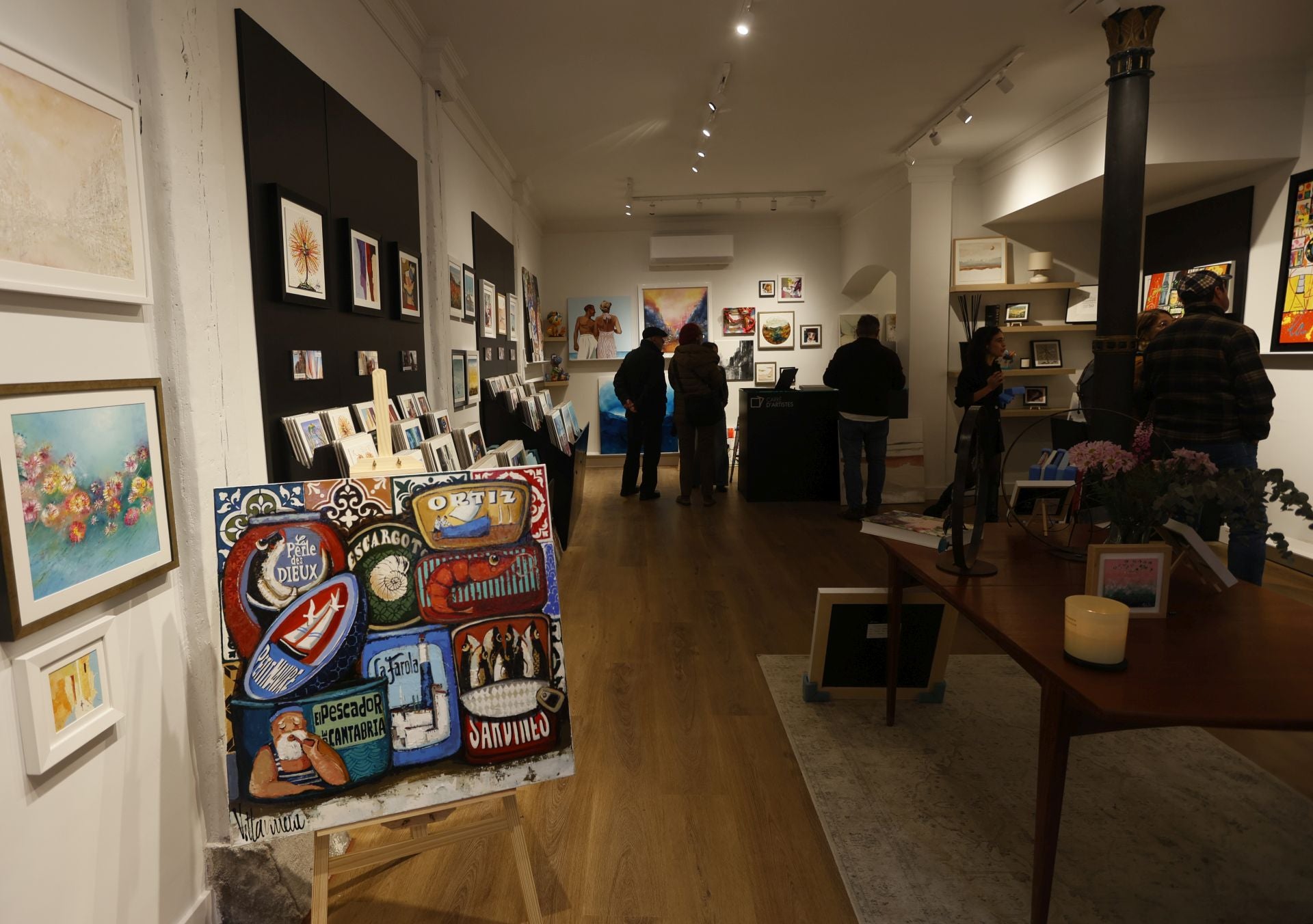 Por amor al arte: un matrimonio abre una tienda en el Casco Viejo con obras originales desde 115 euros