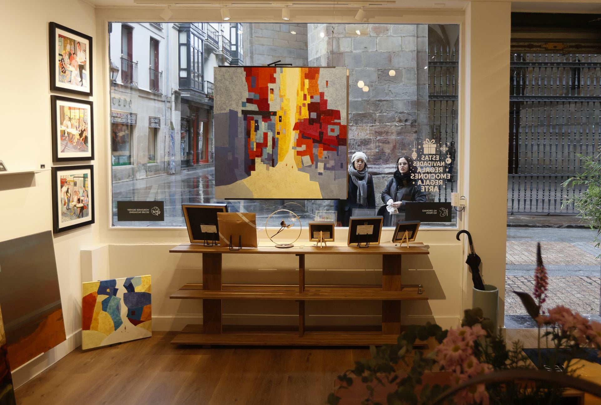 Por amor al arte: un matrimonio abre una tienda en el Casco Viejo con obras originales desde 115 euros