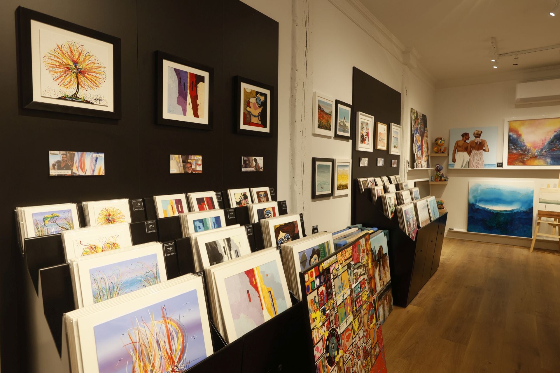 Por amor al arte: un matrimonio abre una tienda en el Casco Viejo con obras originales desde 115 euros