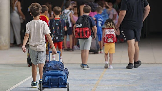 El Parlamento vasco pide crear una unidad específica para evitar las cuotas en la escuela concertada