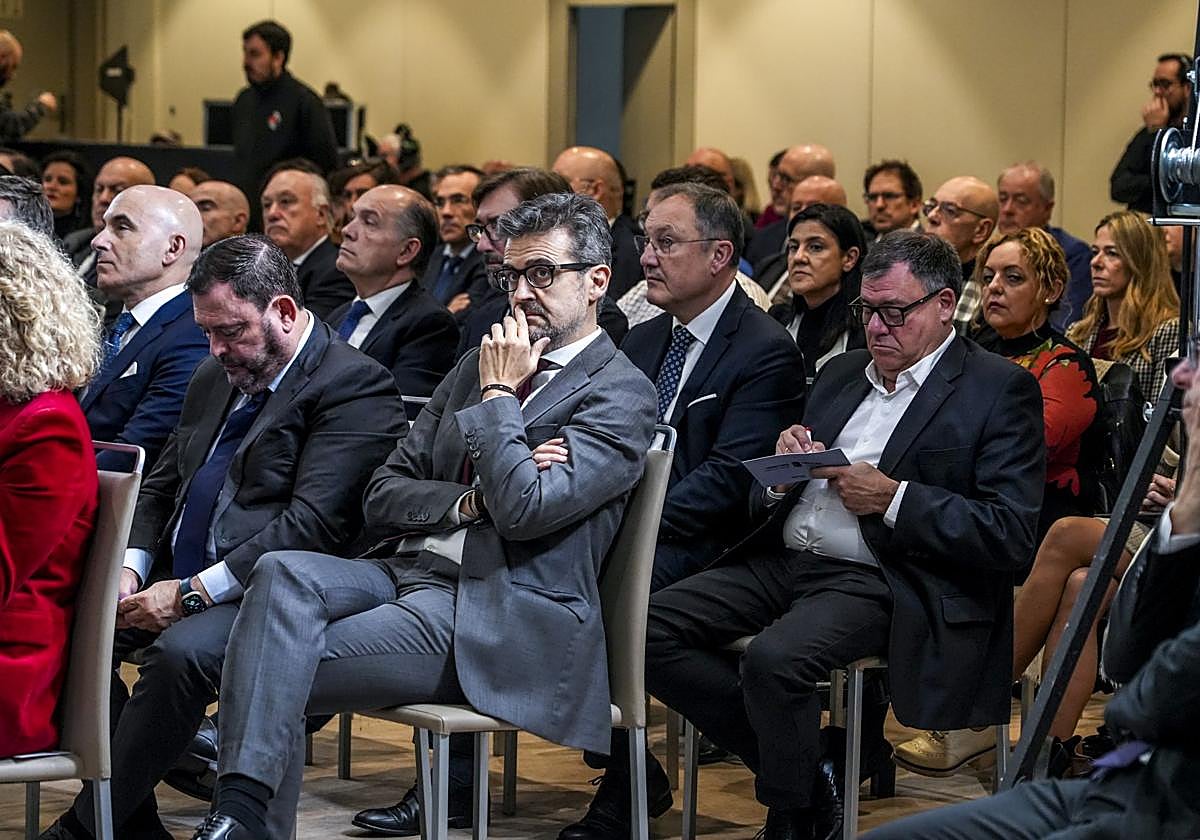 Adolfo Lorente, subdirector de EL CORREO, siguió la disertación.