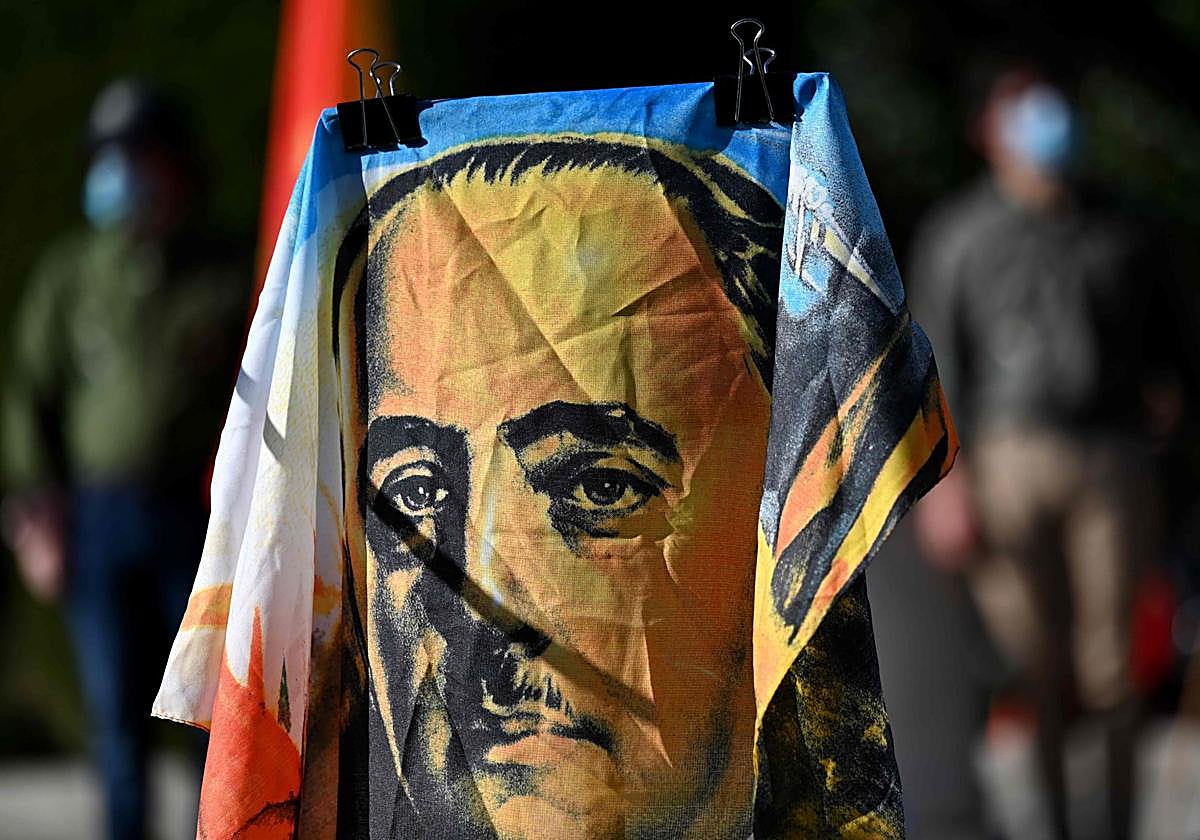 ¿Blanquear el franquismo?