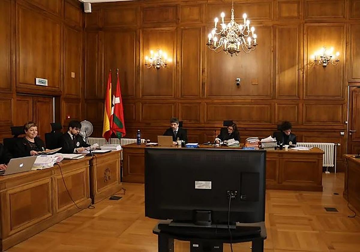 Elevan a 88 años la pena de cárcel a un profesor de surf de Hondarribia por abusar de once menores