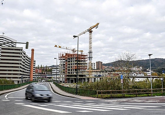 Vista del puente de Santa Ana, donde se conectarán el bidegorri de Bilbao con el de Basauri.
