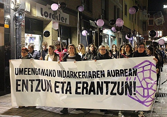 Movilización de mujeres en una convocatoria anterior del 25N en Gernika.