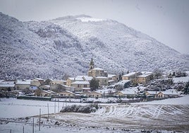 Panorámica de Pagoeta envuelto en nieve.