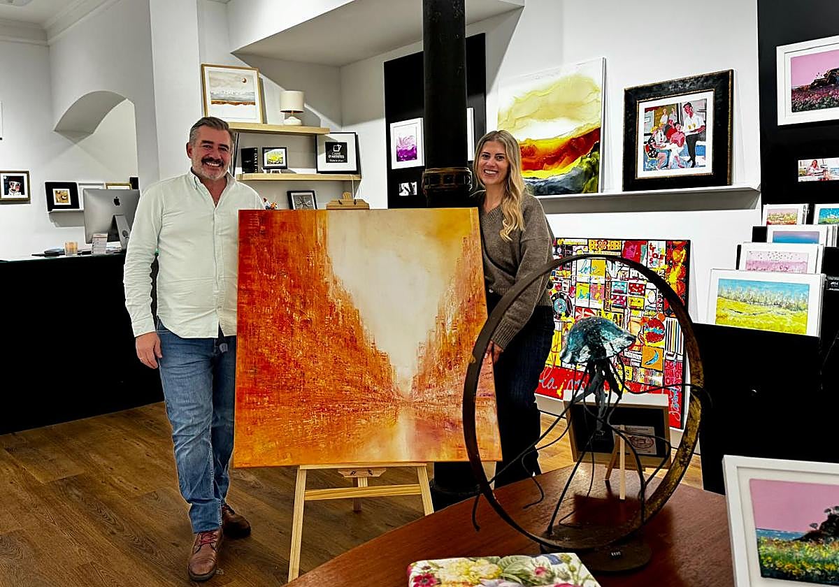 Por amor al arte: un matrimonio abre una tienda en el Casco Viejo con obras originales desde 115 euros