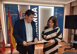 Los concejales del PP, Belén Vélez y Javier Martínez.