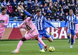 La entrada de Aidoo sobre Toni Martínez.