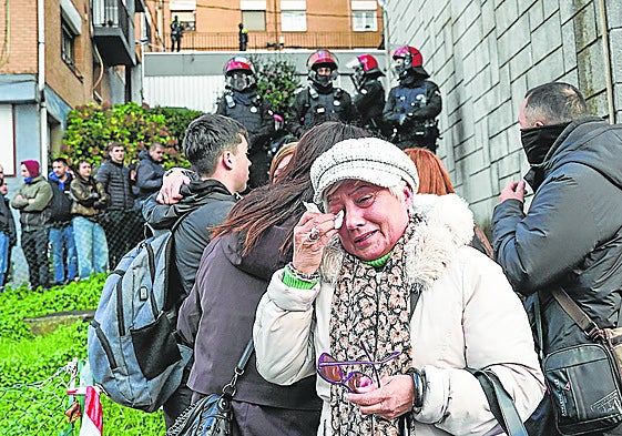 María Luisa, madre de Naiara, tras dejar su domicilio de más de 40 años