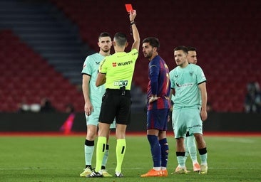 El amargo regreso de Sancet: expulsado por una roja con revisión de VAR | El  Correo