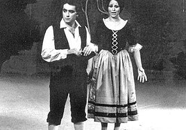 Josep Carreras, el 5 de septiembre de 1977, con la soprano Rosetta Pizzo, en 'L'elisir d'amore'.