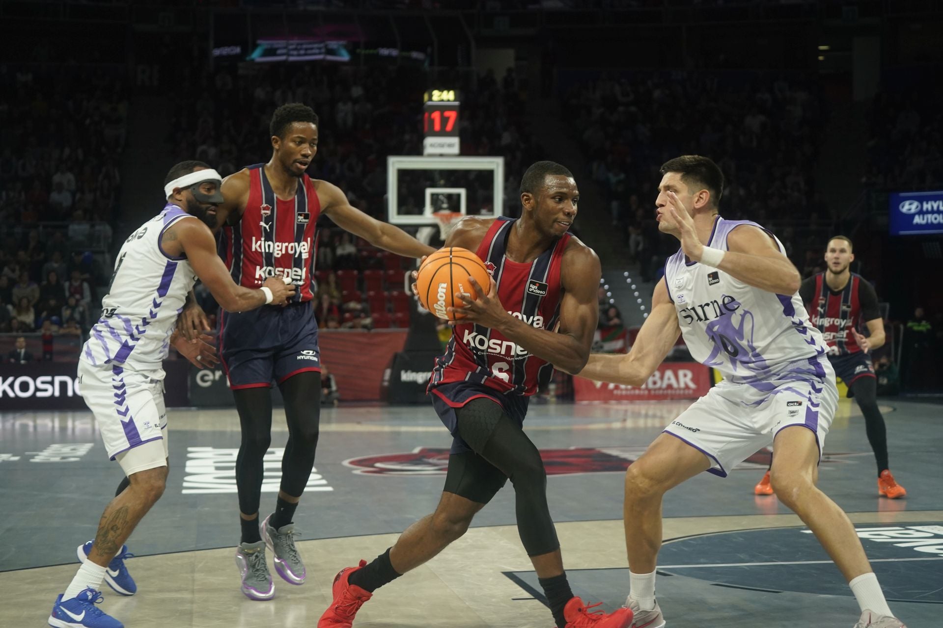 El derbi entre el Baskonia y Surne Bilbao, en fotos