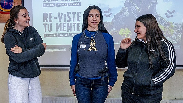 Aspirantes a diseñadores cortan con la contaminación en Álava