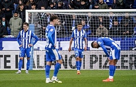Los jugadores del Alavés se lamentan tras el gol encajado el sábado contra el Celta.