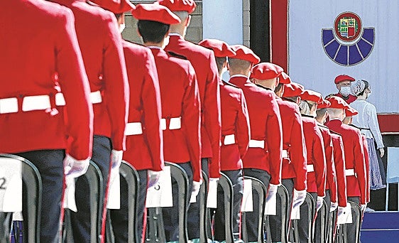 Ertzainas se forman en la academia de Arkaute.