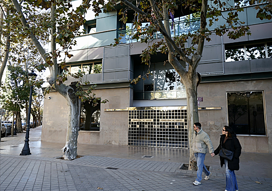 Puerta principal de la Conselleria de Sanidad Universal y Salud Pública.