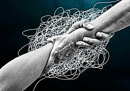 Así ayudan los profesionales de emergencias a una persona en riesgo de suicidio: «Nunca le digas que otros lo han pasado peor»