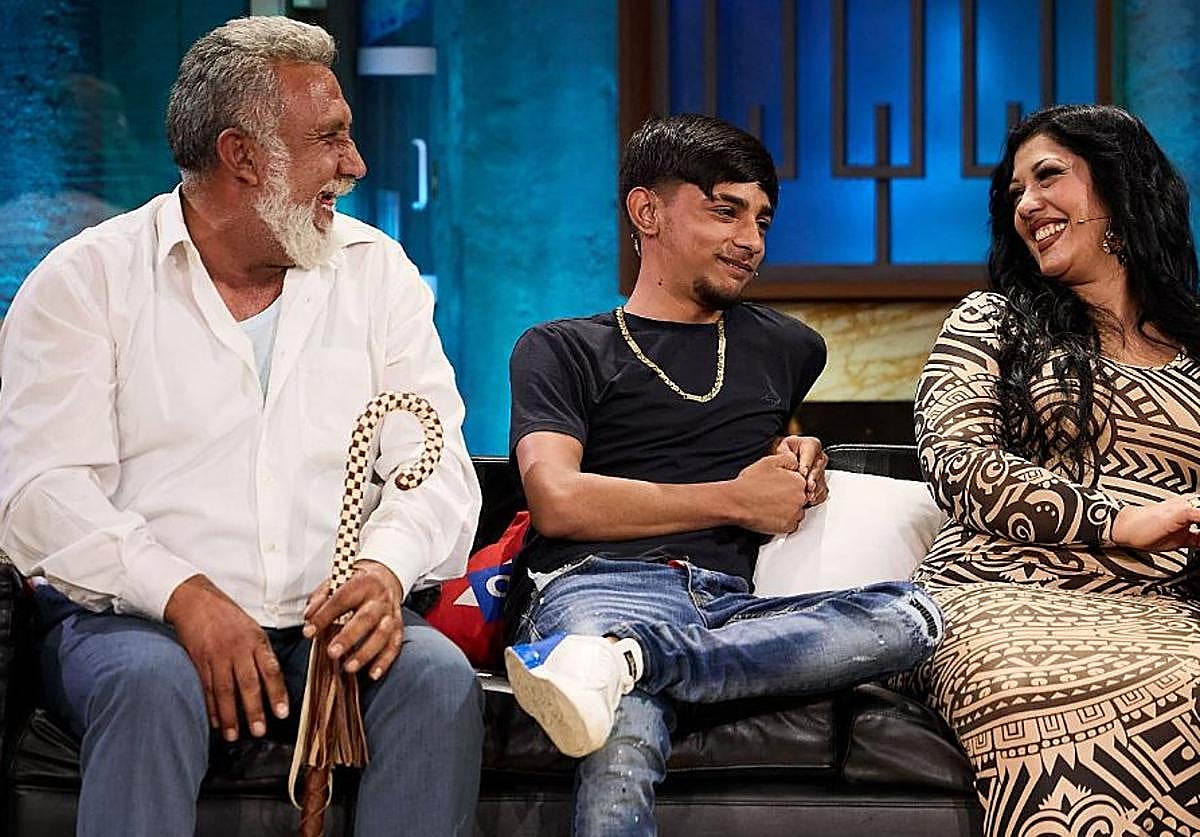 De la chatarra al cine: la historia de los tres 'nuevos' actores gitanos de  la Cañada Real que visitan a David Broncano | El Correo