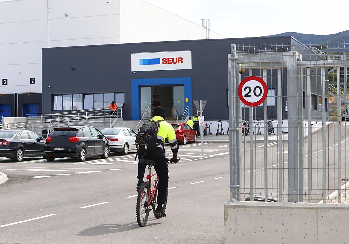 La empresa de paquetería llevan cuatro años operando en las instalaciones de Ircio.