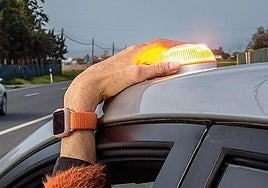 El mantenimiento que debes seguir con la baliza V16 para evitar una multa grave