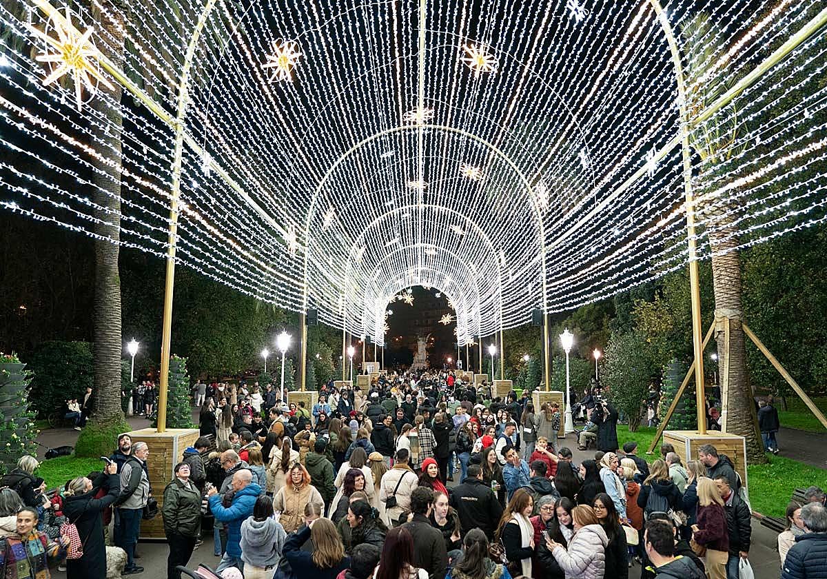 El túnel de luz se convirtió el pasado año en una de las grandes atracciones.