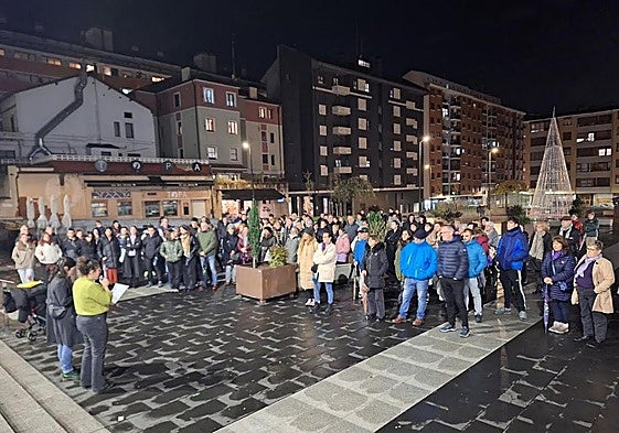 La manifestación de Galdakao ha sido organizada por el grupo feminista Momoak y ha partido desde la plaza del Ayuntamiento.