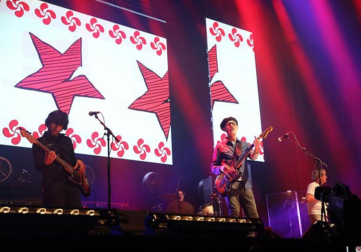 Concierto de despedida de Hertzainak en Vitoria. Gari, en el centro, no ha demandado a Elkar.