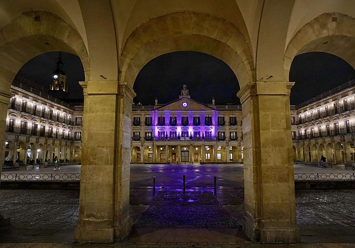 Vitoria se ilumina de morado
