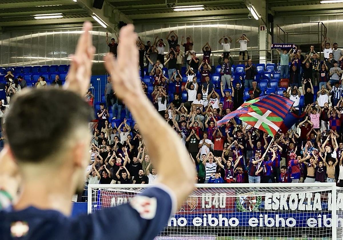 La afición de Ipurua encaró la temporada con una renovada ilusión que está perdiendo a marchas forzadas ante los malos resultados del equipo dirigido por San José.