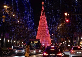 El alcalde de Bilbao, Juan Mari Aburto, ha pulsado el botón simbólico a las 20.00 horas.