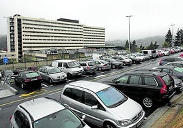 Desde el hospital confirman haber recibido «muchas quejas» por la falta de espacios para estacionar.
