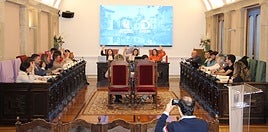 Los partidos políticos debatieron sobre varias medidas en el salón de plenos del Consistorio