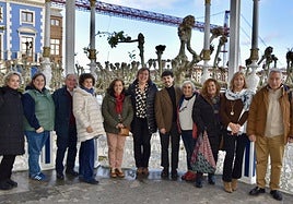 La alcaldesa y la edil de Cultura junto a representantes de los colectivos que participan en el evento.