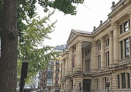 Vuelve al casino de San Sebastián donde conoció a su violador y consigue que le detengan