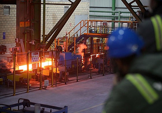 La siderurgia es una de las grandes afectadas por los altos costes de la electricidad.