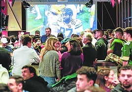 La Sala Norte de La Catedral vivió un gran ambiente para disfrutar del fútbol americano en Bilbao.