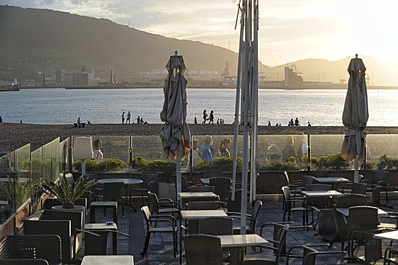 El actual concesionario del bar municipal 'La Terraza' ganó el concurso en 2018 por un canon de casi 20.000 euros al mes