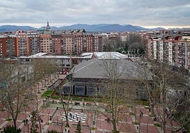Vista exterior de la iglesia de San Francisco, en el barrio vitoriano de Zaramaga.