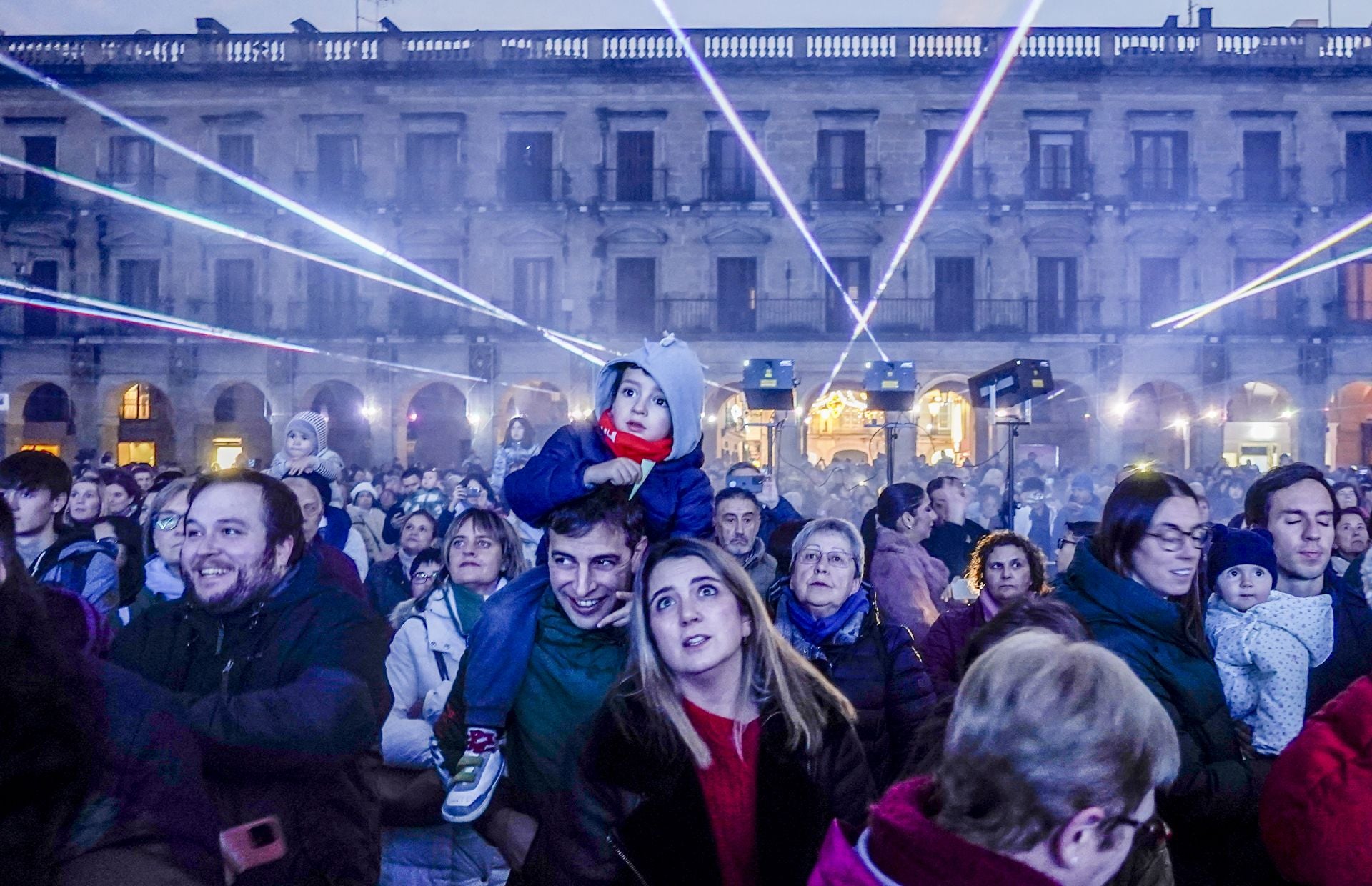 Las imágenes del encendido navideño en Vitoria