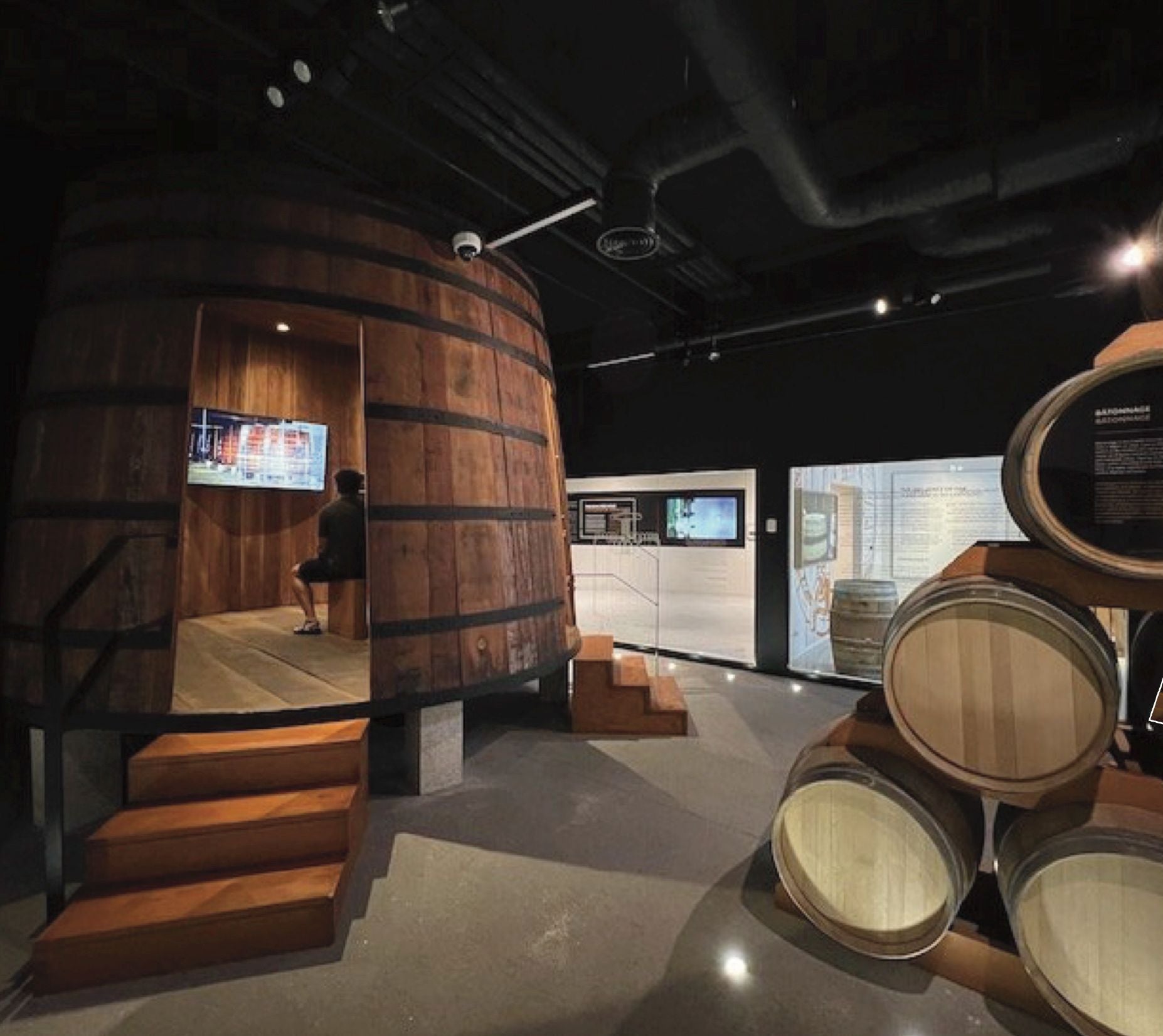 En el recorrido por el nuevo centro se explicará el proceso químico para convertir el mosto en vino dentro de las barricas.