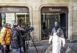 El rodaje de 'Amets Gorriak' ha tomado este viernes diferentes calles del centro de Vitoria.