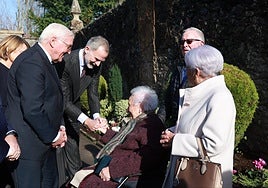 El lehendakari Imanol Pradales, Elke Büdenbender junto a su marido, el presidente alemán Frank-Walter Steinmeier, y el Rey, Felipe VI.